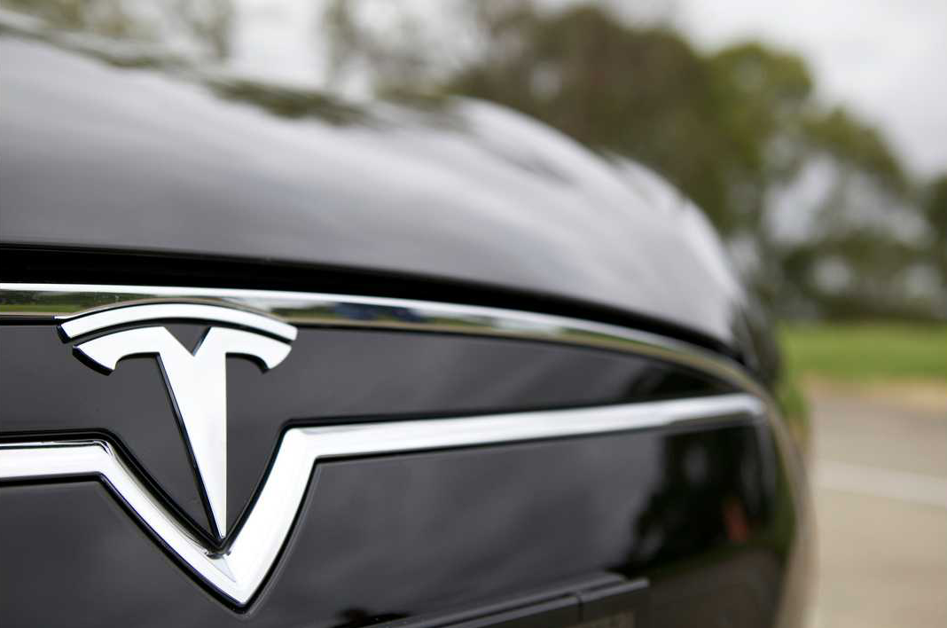 Tesla picks Austin for $1 billion auto factory